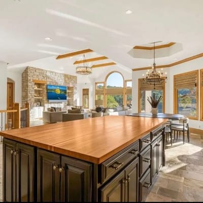 377 LAKE DR
