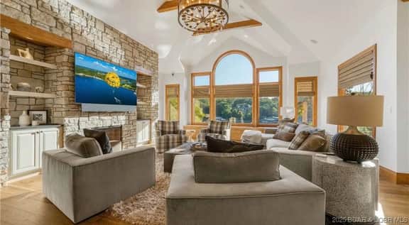 377 LAKE DR